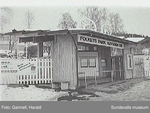 Exteriörbilder på Folkets Park och Tonhallen.