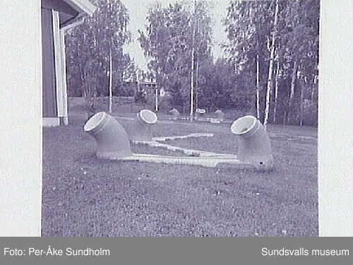 Betongskulptur av Karin Hansson.
