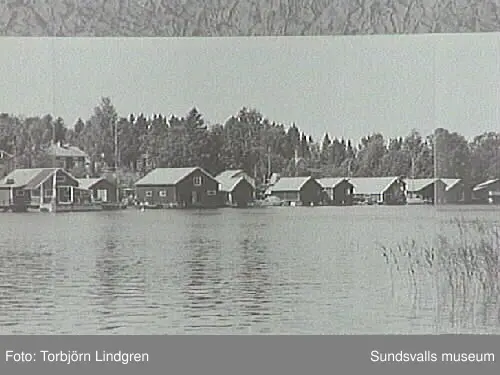 Vyer över fiskeläget, tagna av inventerare Torbjörn Lindgren omkring 1975. De ihopsatta bilderna kommer från Bengt Bygdén, stadsbyggnadskontoret.