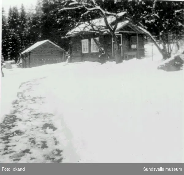 En av byggnaderna vid Igeltjärn på nuvarande sjukhusområdet, revs 1971