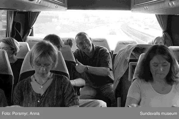 Dokumentation av bussresa med Y-bussen, Sundsvall - Stockholm tur och retur, 1998.Se bildtexter och fotoprotokoll.