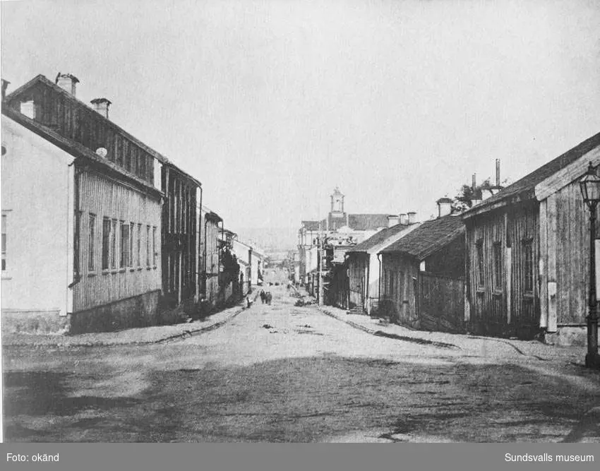 Parti av Kyrkogatan, från kyrkan före 1888. Repro från äldre bild