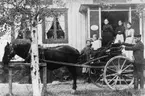 Postföring vid poststationen i Stenungsund omkring 1903-1904.