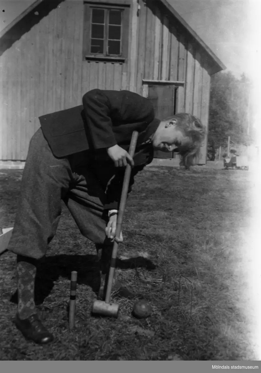 Bertil Mattsson spelar krocket i Stretered, Kållered.