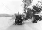 Linjerna Sollefteå - Strömsund - Jormlien - Ankarede. Postdiligens
under vintertid med plogar.