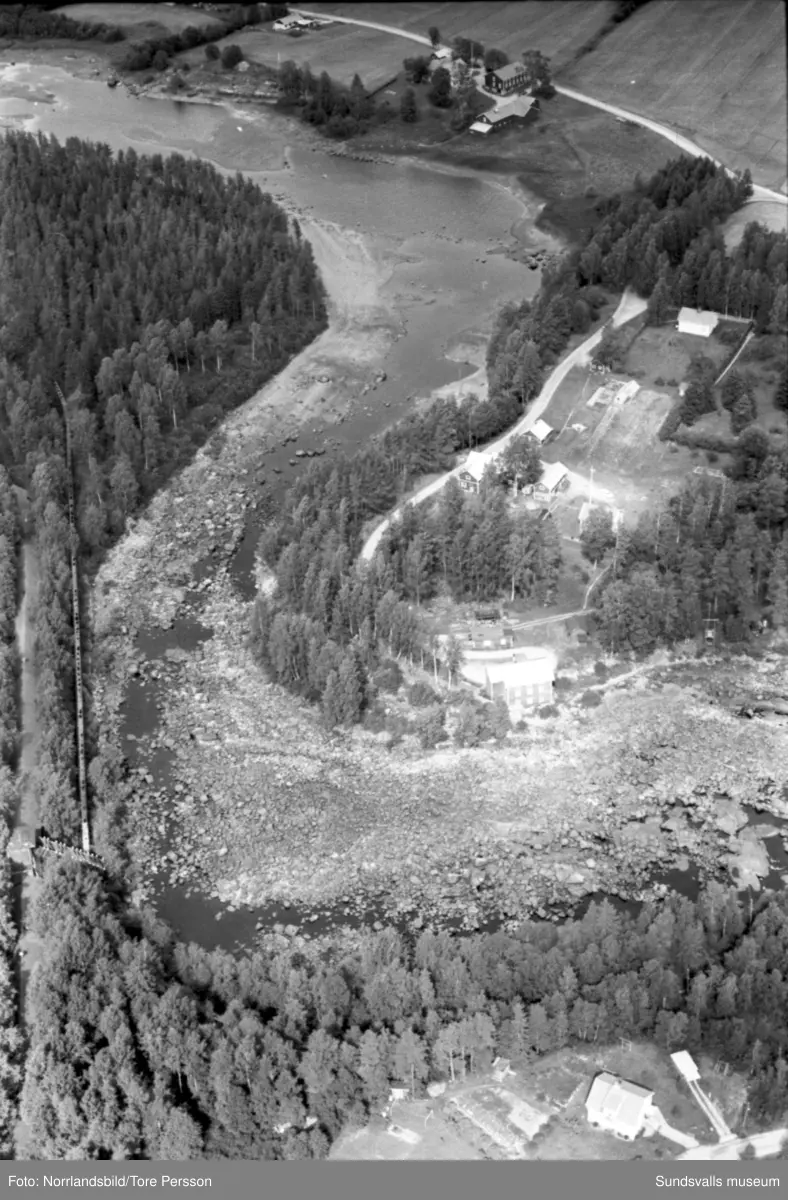 Flygfoton över Ljungans dalgång vid lågvatten. Stöde, Viskan, Torpshammar, Fränsta, Ljungaverk.