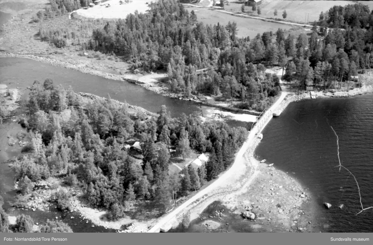 Flygfoton över Ljungans dalgång vid lågvatten. Stöde, Viskan, Torpshammar, Fränsta, Ljungaverk.
