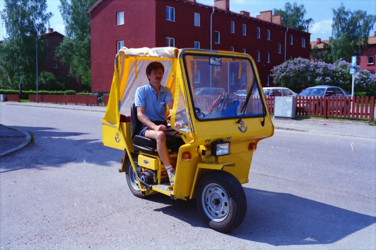 Elmopeden Tugger i stadsdelen Svartbäcken Uppsala, 1995.