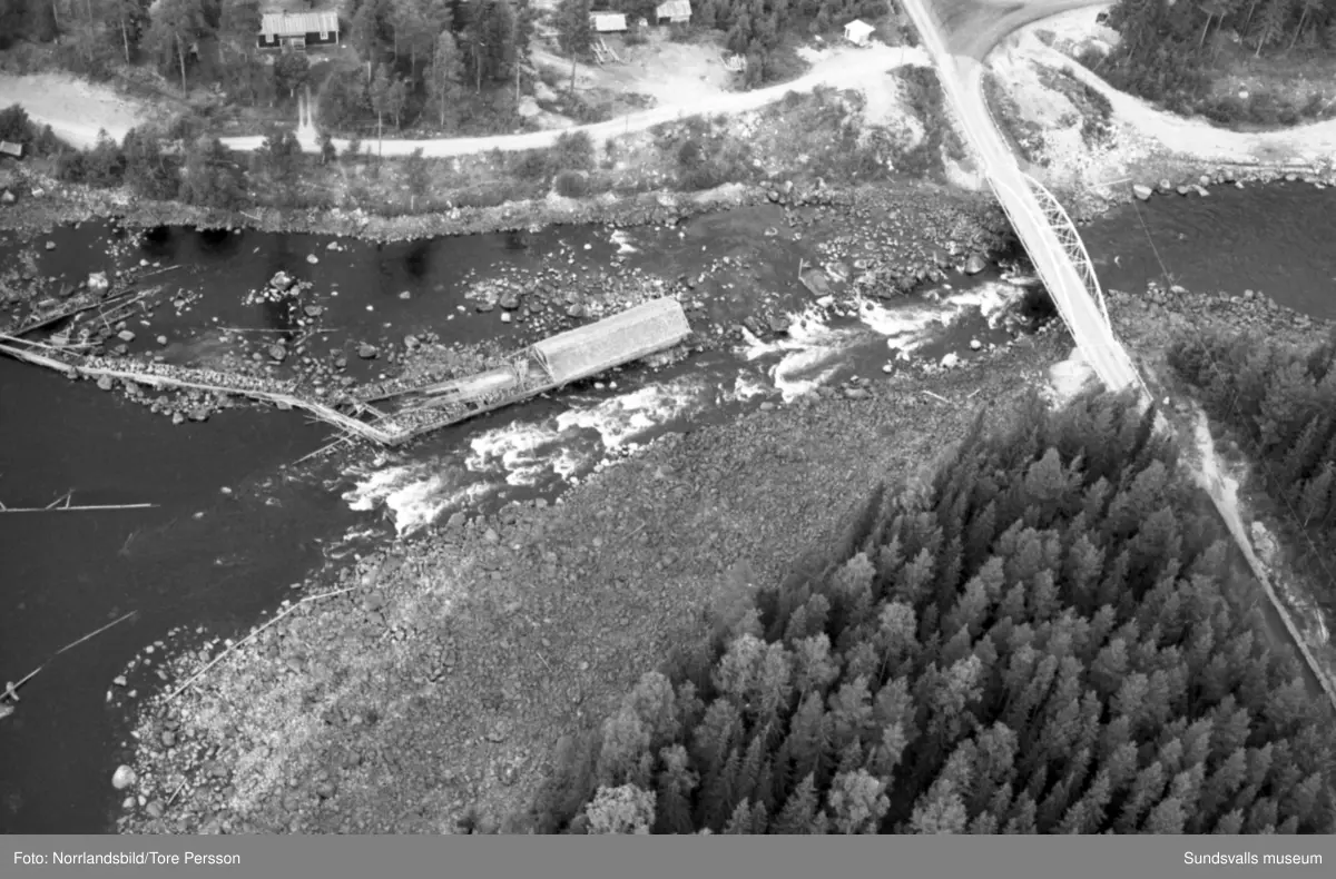 Flygfoton över Ljungans dalgång vid lågvatten. Stöde, Viskan, Torpshammar, Fränsta, Ljungaverk.