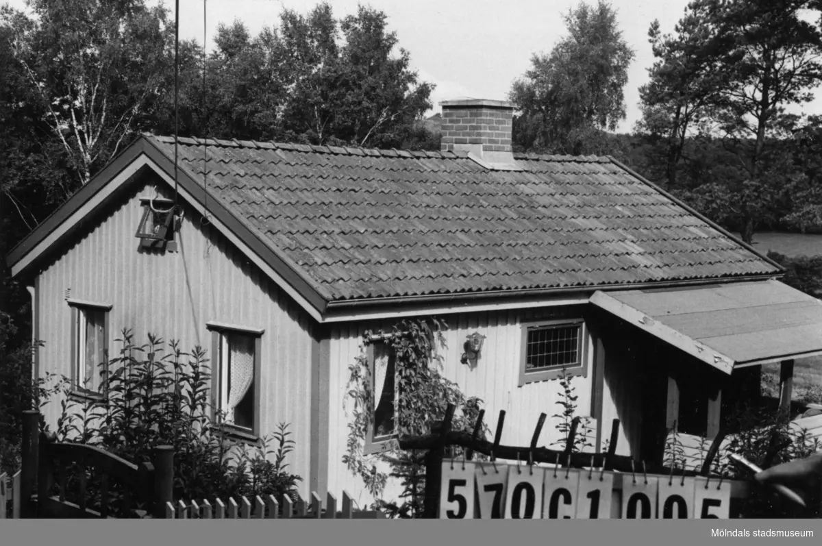 Byggnadsinventering i Lindome 1968. Annestorp 5:32.
Hus nr: 570C1005.
Benämning: fritidshus.
Kvalitet: god.
Material: trä.
Tillfartsväg: framkomlig.
Renhållning: soptömning.