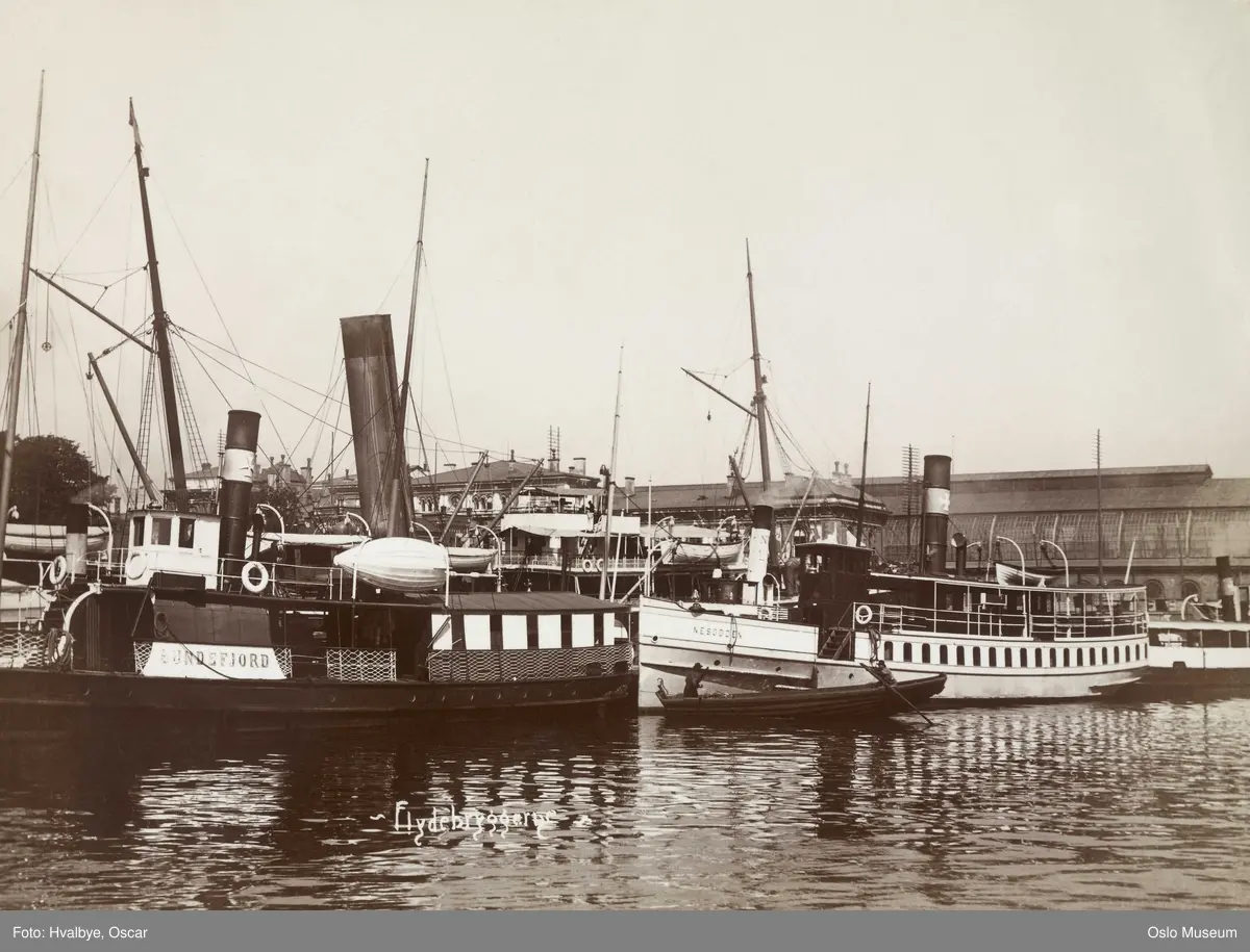 havn, flytebrygge, dampskip Bundefjord, dampskip Nesodden, mastetopper, Østbanestasjonen