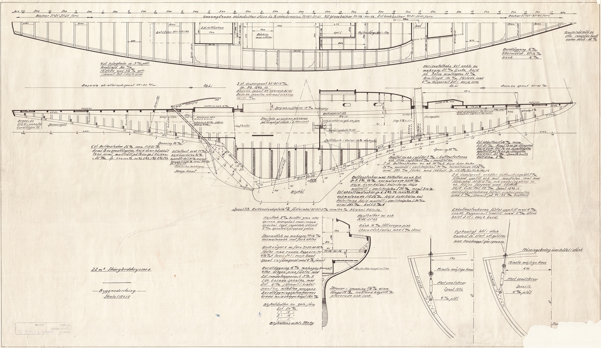 Byggnadsritning i plan och profil med detaljer