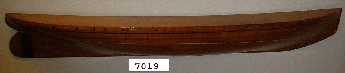 Halvmodell av kanonbåten Svensksund. Märkt nr 18.