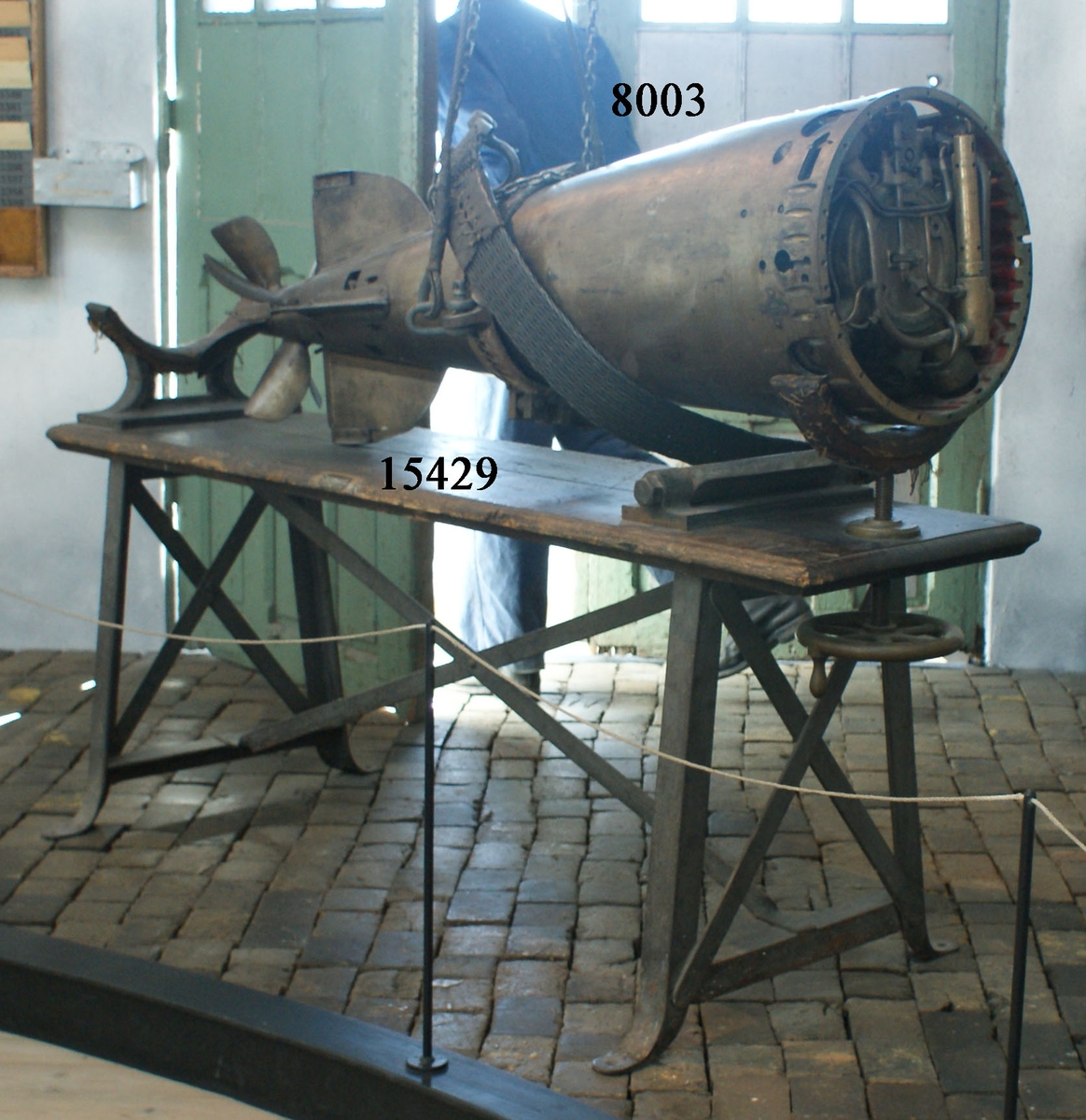 Torped engelsk, 35 cm m/03 med gyroskop, märkt WCo, nr saknas. Tre delar.