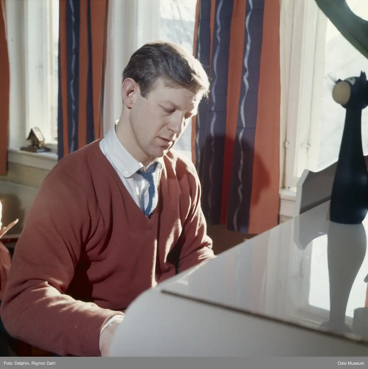 bolig, interiør, stue, mann, artist, sittende ved piano