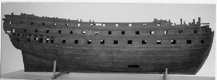 Byggnadsmodell, 108-kanoners linjeskepp. Saknar galjon och akterspegel. Gammal bestickning på träbricka: "Prins Carl Friedrich" och "Nordstiernan"
72 kanoner.