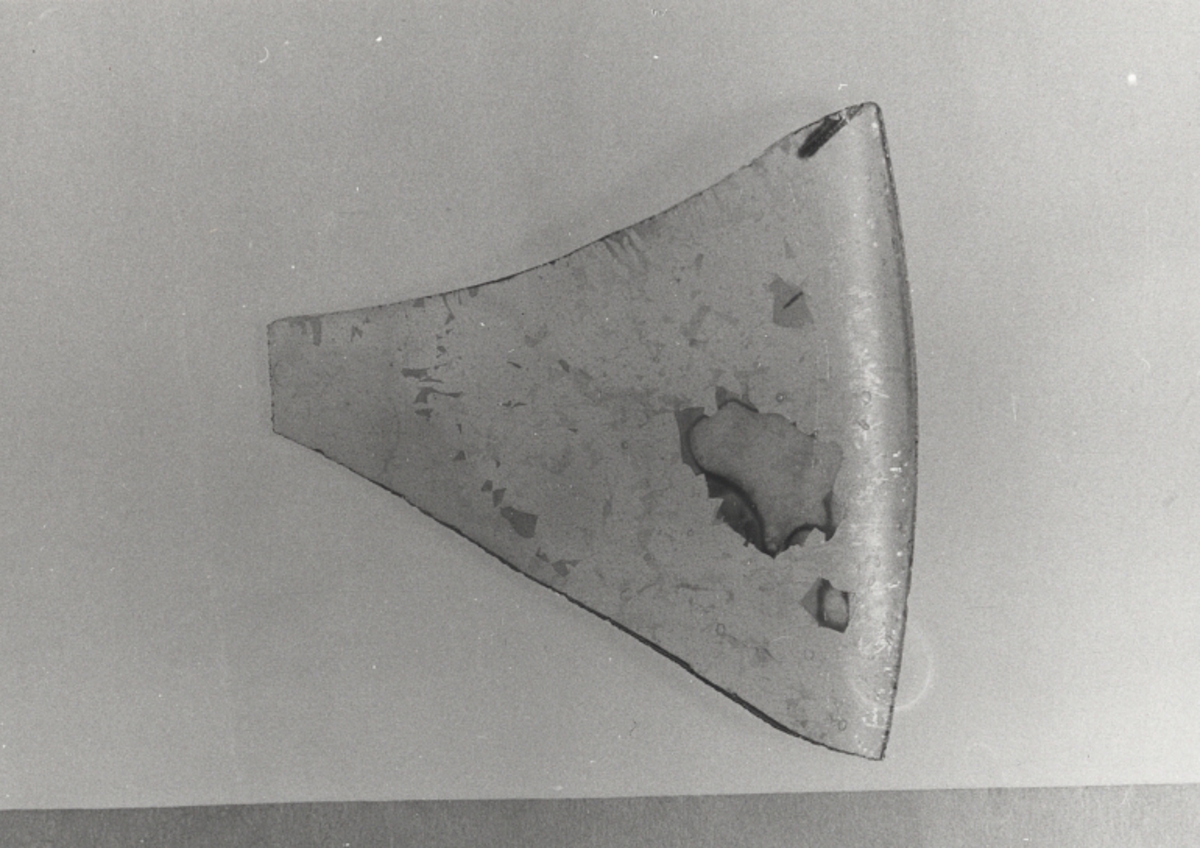 1/Fyndnummer: 34652 (7 skärvor)
2/       -"-           34929 (1 skärva)
3/       -"-           34888 (2 skärvor)
4/       -"-           25113 (1 skärva)
5/       -"-           34547 (3 skärvor)
6/       -"-           25137 (1 skärva)
7/       -"-           25137 (1 skärva)
8/       -"-           34952 (5 skärvor)Föremålets form: Skärvor