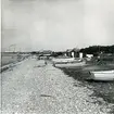 Utsikt mot norr omedelbart norr om kallbadhuset. I bakgrunden kopparverket. Stranden mot Öresund. Skåne, Malmöhus län, Råå.