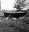 Uppland, Stockholms län, Frötuna skeppslag, Länna socken, Mora by. Roddsump, byggd av Jars-Näsen på Högmarsö. juni 1950