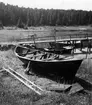 Uppland, Stockholms län, Frötuna skeppslag, Länna socken, Mora by. Roddsump, byggd av Jars-Näsen på Högmarsö. juni 1950