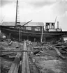 Uppland, Stockholms län, Frötuna skeppslag, Länna socken, Vettershaga. Vedjakten Adalia på Bergshamra varv.  Fotoi juni 1950.