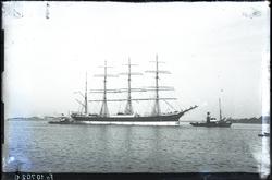 "Foto i svartvitt visande 4-mast barkskepp 'PASSA' av Marieh