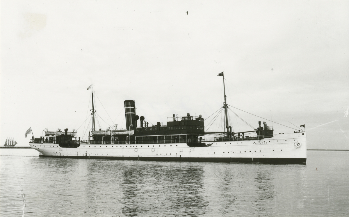 Foto i svartvitt visande passageraångfartyg ARCTURUS av Helsingfors i Köpenhamn under 1930-talet