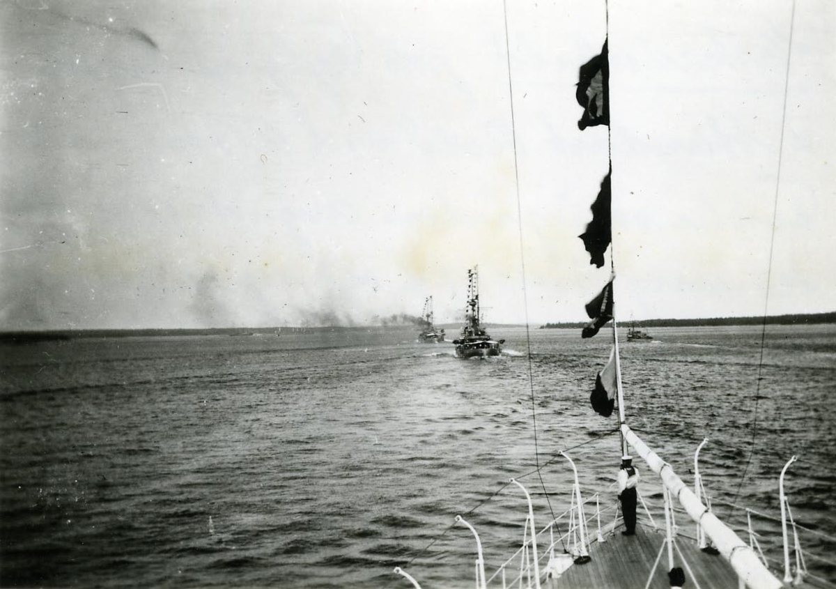 Pansarskeppet Fylgias besök på Standart Redd vid Pitkepas i finska skärgården augusti 1912, då konung Gustaf V och ryska tsaren sammanträffade där.