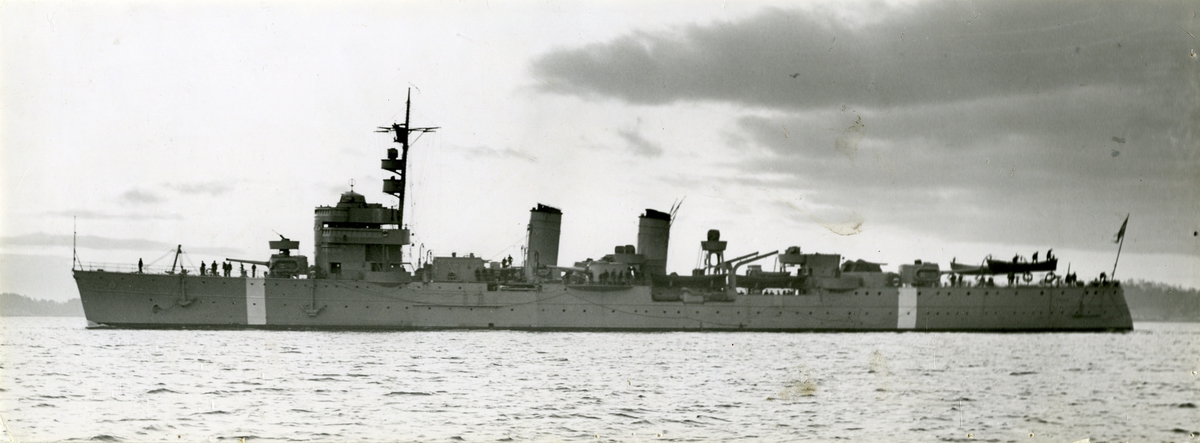 Kryssaren Fylgia i Stockholms skärgård år 1941.