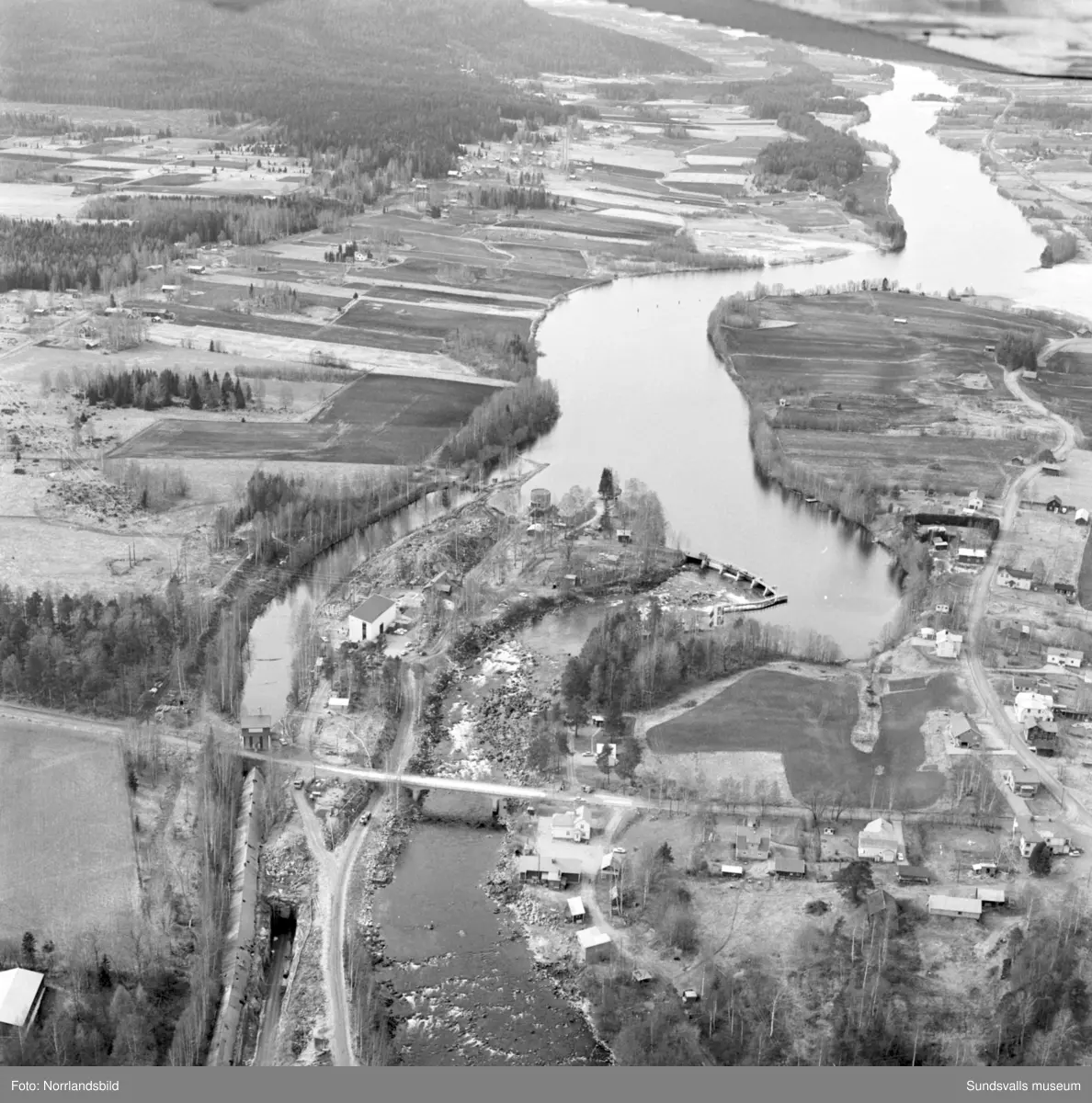 Flygfoton tagna för Kema Nord i Ljungaverk. Troligen tidigt 1970-tal.
