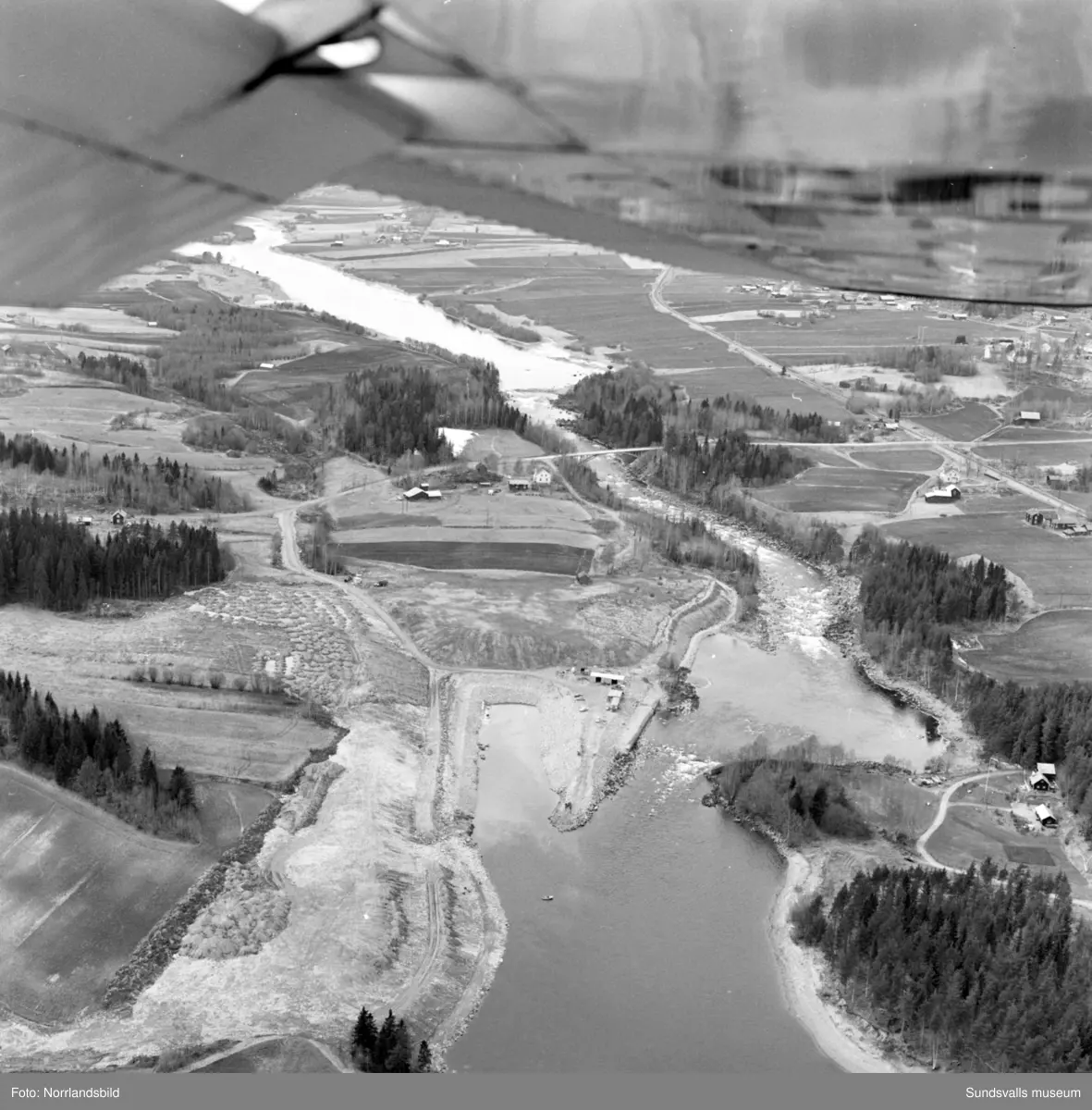 Flygfoton tagna för Kema Nord i Ljungaverk. Troligen tidigt 1970-tal.