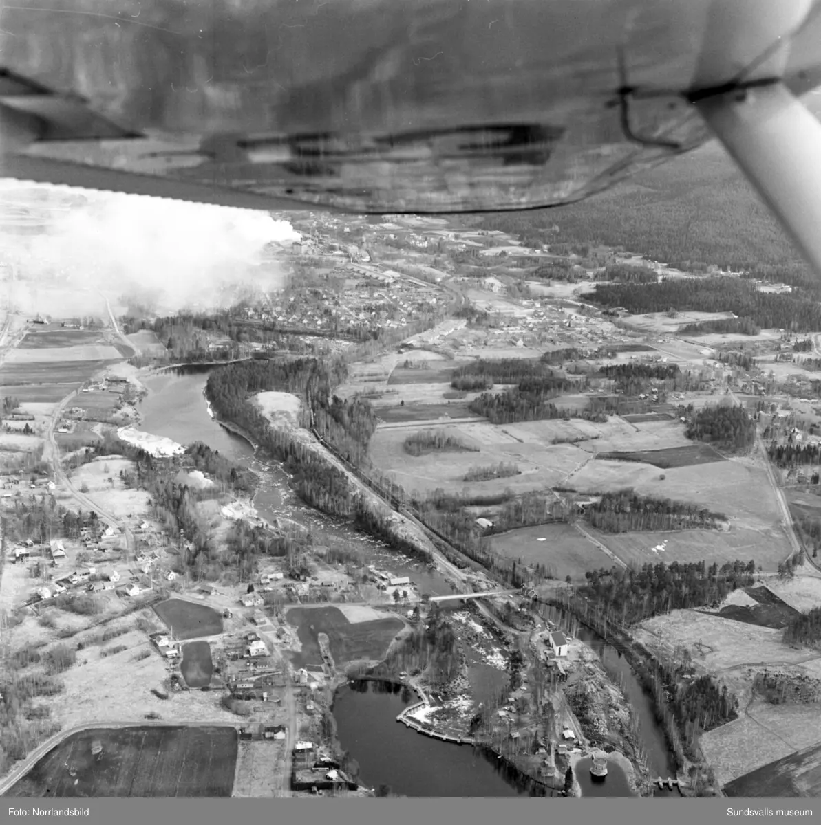 Flygfoton tagna för Kema Nord i Ljungaverk. Troligen tidigt 1970-tal.