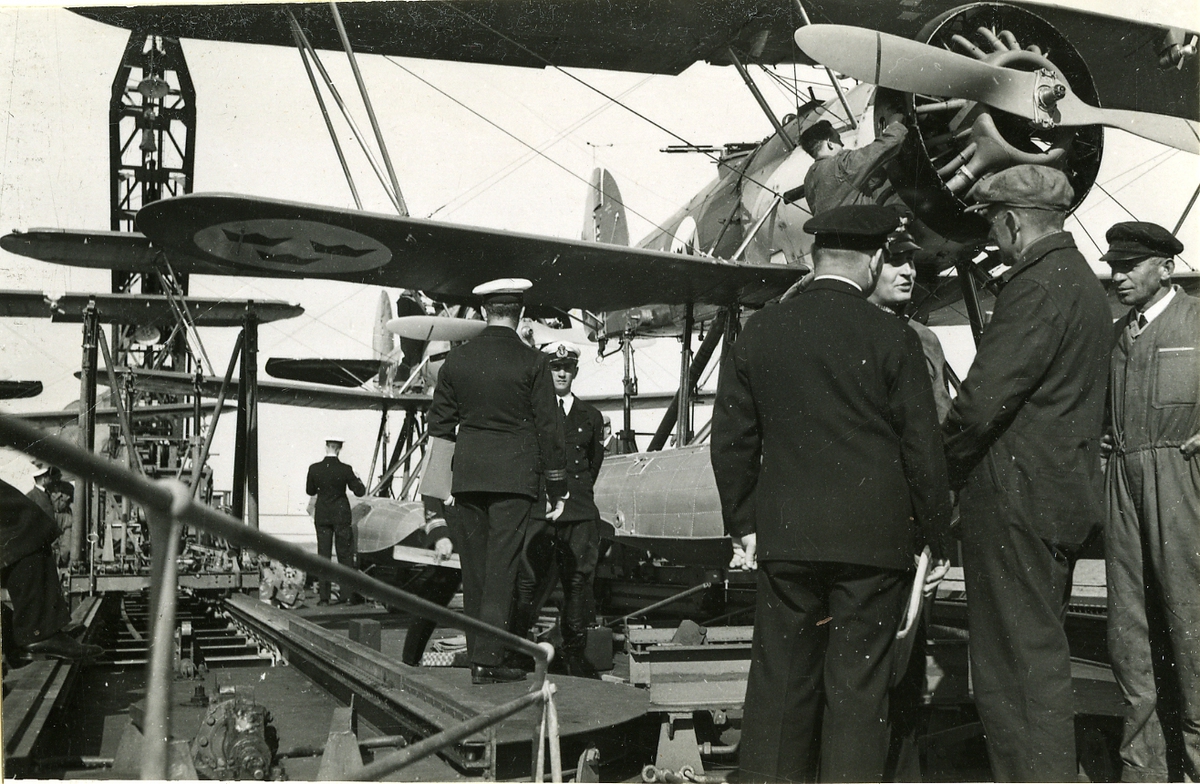 Sannolikt taget vid prov med fartygets katapulter omkr. 1935.