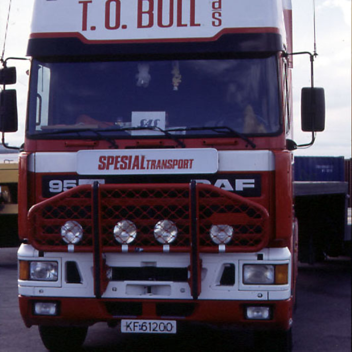 Lufthavn, 1 kjøretøy, trailer fra T.O, Bull AS. (spesialtransport ...