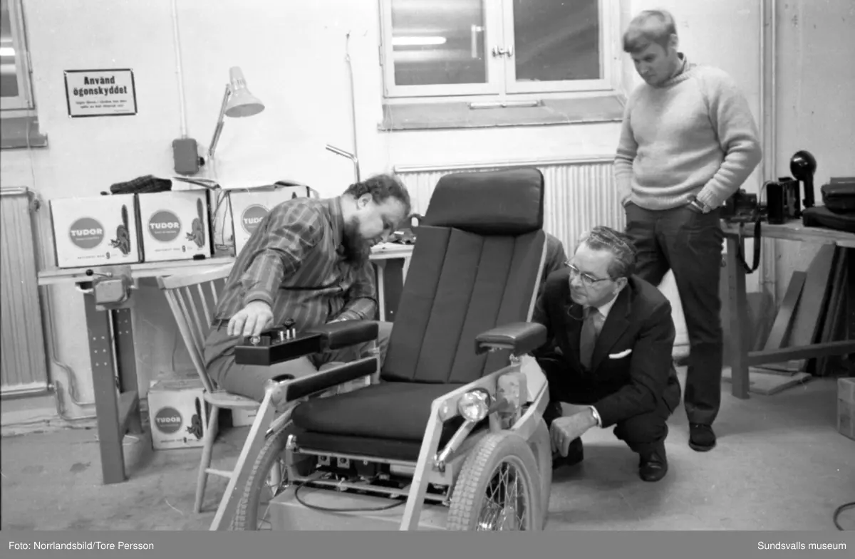 Teknisk hjälp till handikappade, Permobil. Reportage i Läkartidningen.