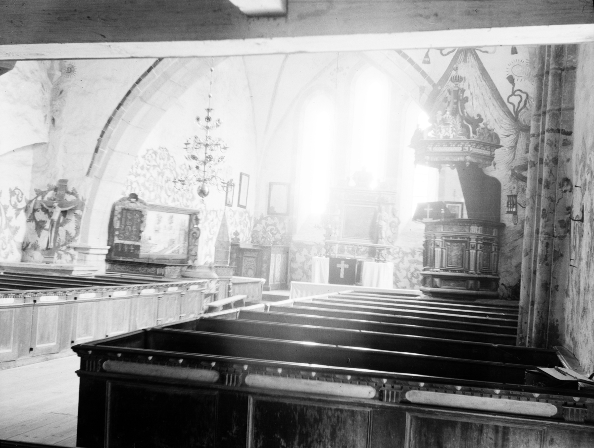 Bro kyrka,
Interiör