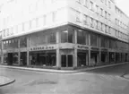 Affärslokaler på Biblioteksgatan i Stockholm.
Exteriör