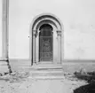 Kyrkport
Tingstäde kyrka, Gotland.
Exteriör

Svensk arkitektur: kyrkor, herrgårdar med mera fotograferade av Arkitekturminnesföreningen 1908-23.