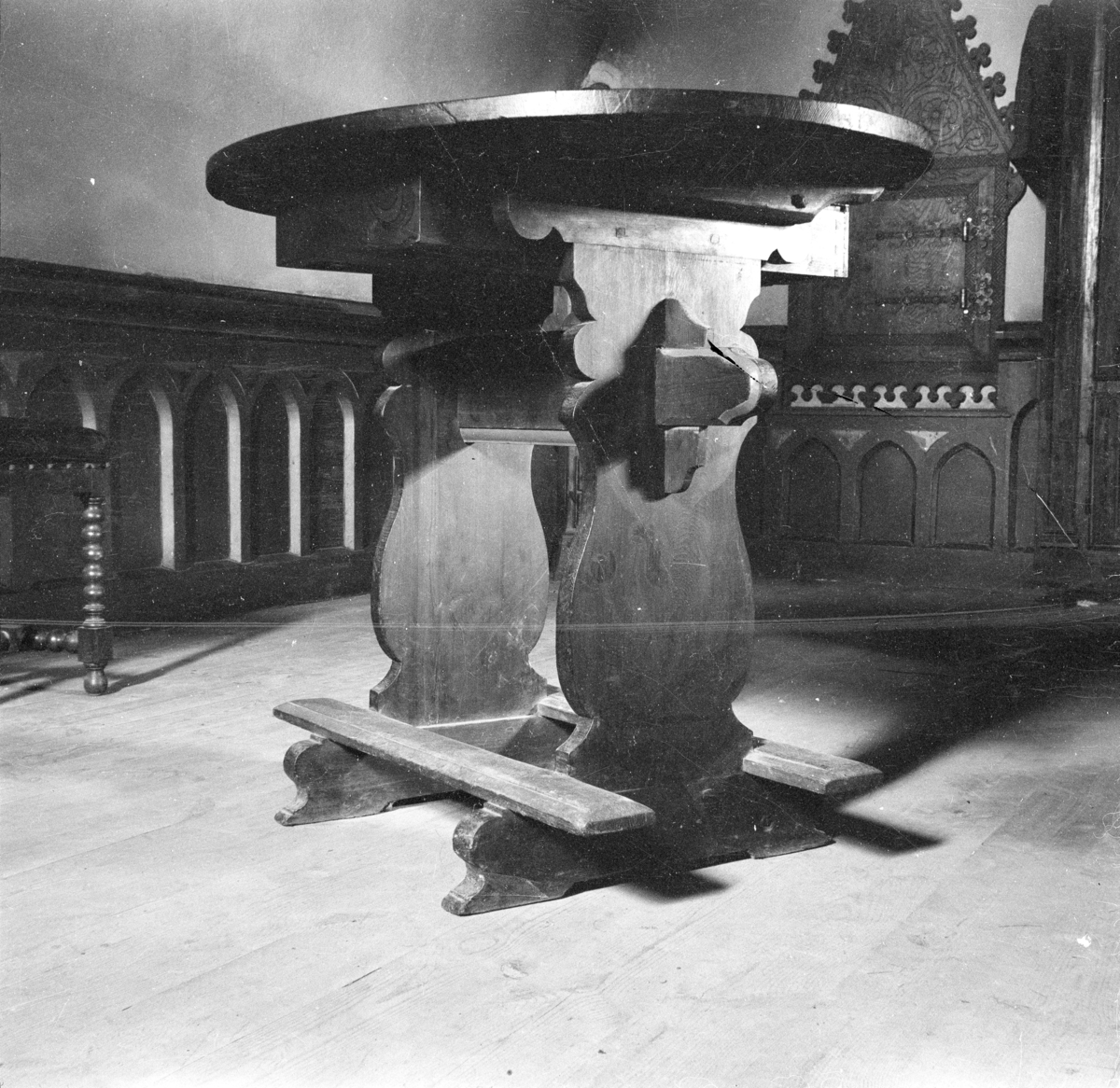 Hallkyrka, Kyrka, Plantyp-Treskeppig