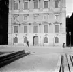 Riksbanken, Stockholm
Skeppsbron 42B
Exteriör

Svensk arkitektur: kyrkor, herrgårdar med mera fotograferade av Arkitekturminnesföreningen 1908-23.