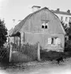 Södertälje eller Trosa, Södermanland
Exteriör

Svensk arkitektur: kyrkor, herrgårdar med mera fotograferade av Arkitekturminnesföreningen 1908-23.