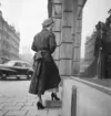 Modebild
Kvinna med dräkt, Hamngatan i Stockholm