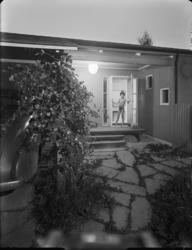 Sven Markelius villa i Kevinge, Danderyd
Entré i kvällsljus
