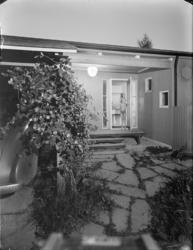 Sven Markelius villa i Kevinge, Danderyd
Entré i kvällsljus

