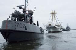 Jarramas bogseras till Karlskronavarvet för renovering