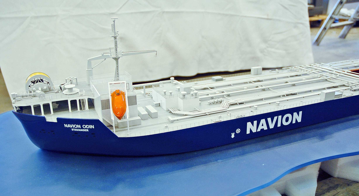 Modell av Navion Odin. Tankskipet er en bøyelaster.