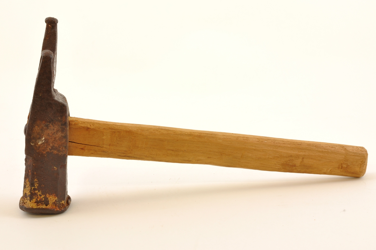 Hjemmelaget hammer.