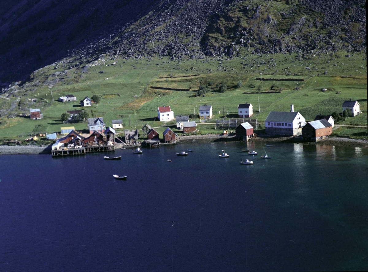 Flyfoto av kaien i Bukta, Kasfjord.