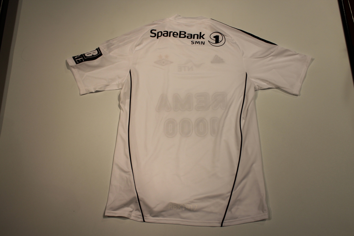 Spillertrøye fra Tippeligaen 2011. Rosenborg BK. Størrelse L. Made in China