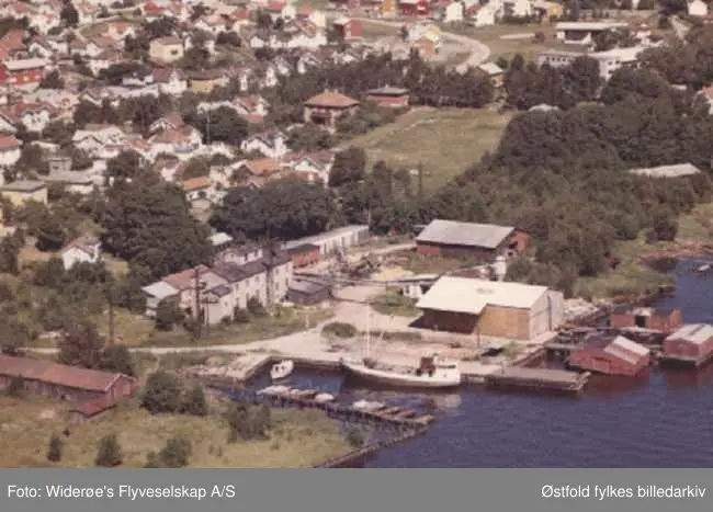 Gressvikpiren ved Gressvikfloa, i Onsøy,  hvor Byferga i Fredrikstad legger til i Vesterelva. Adresse: Julius Jacobsens vei 22, Gressvik.